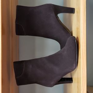 Womens Adrianna Papell Basha Ankle Booties Heels Dark Chocolate Suede Sz.7.5